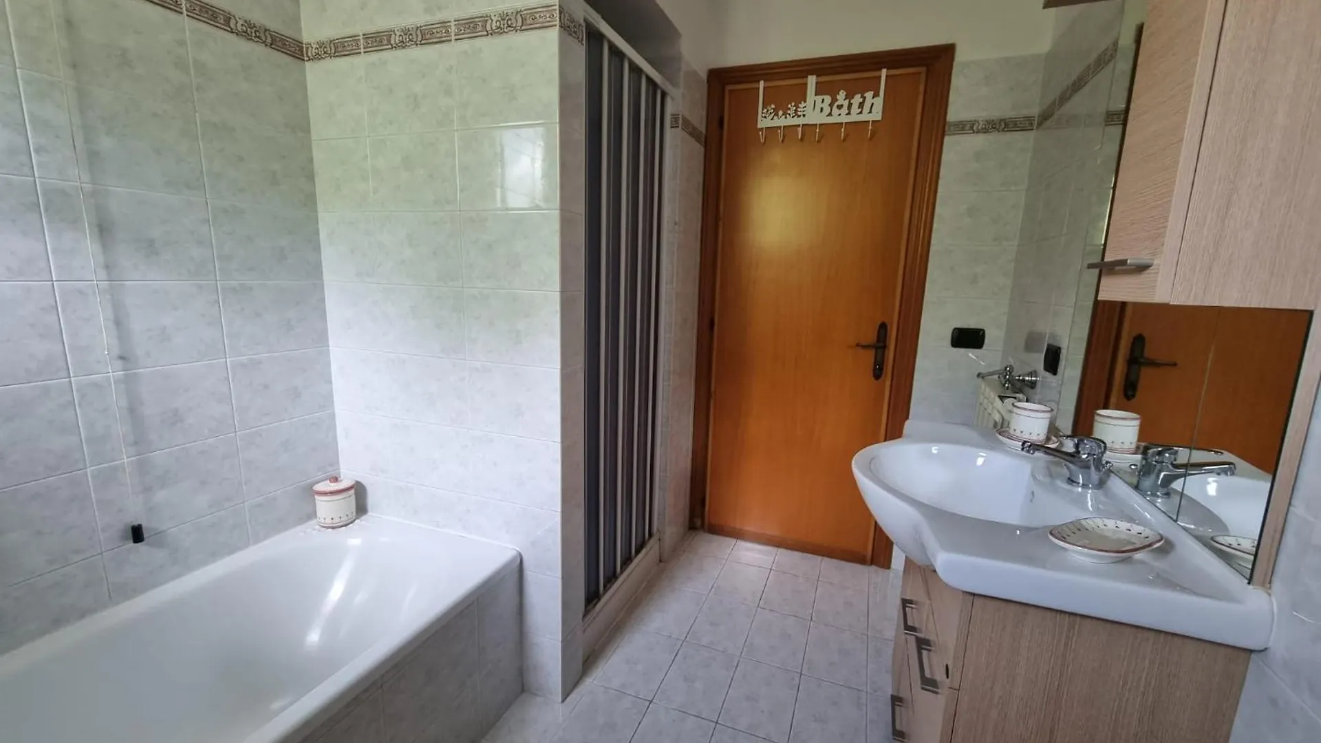 Eccociqua Assisi Guesthouse Santa Maria Degli Angeli  0*, Santa Maria Degli Angeli (Assisi)
